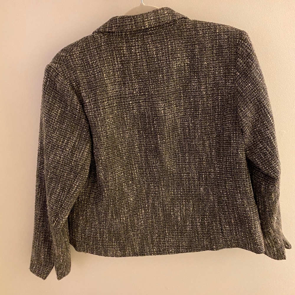 Coldwater Creek size 10 petite gray blazer. 2 front snap buttons. Tweed. - Picture 3 of 13